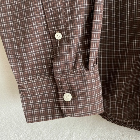 CHAPS “Easy Care” Dress Shirt. - Picture 6 of 7